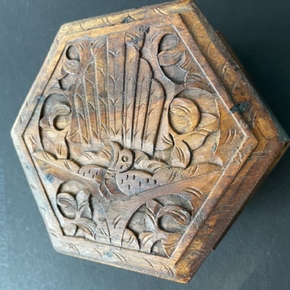Hexagonal CARVED WOOD TRINKET BOX WITH HINGED LID for Jewelry, Décor, Treasures - Picture 10 of 14